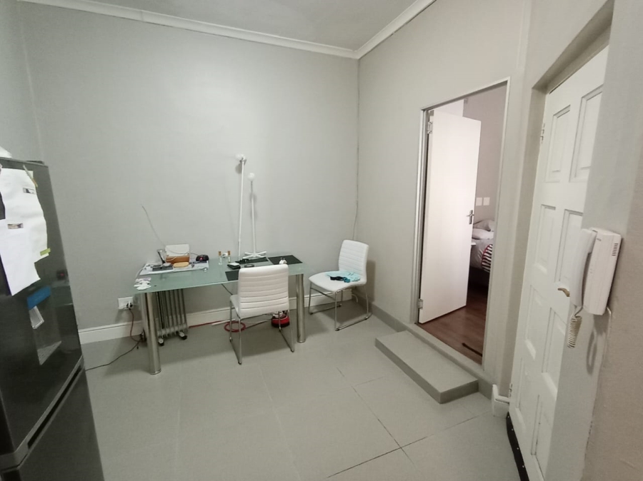 1 Bedroom Property for Sale in Rondebosch Village Western Cape